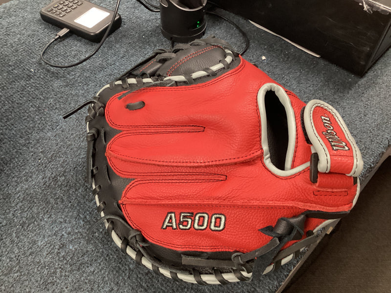 Wilson A500 RHT Catchers Mitt (2024)